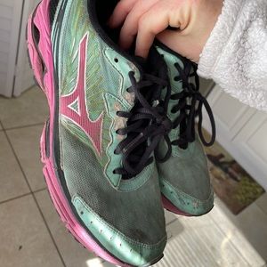 Mizuno wave sneakers